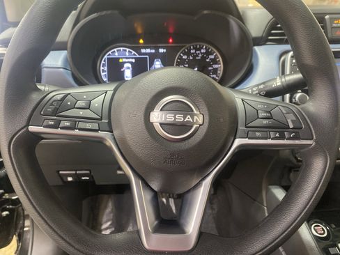 Used 2025 Nissan Versa SV FWD image 18