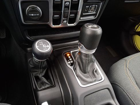 Used 2024 Jeep Wrangler Sport S image 21