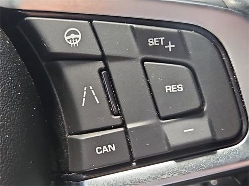 Used 2020 Jaguar F-PACE R-Sport image 33