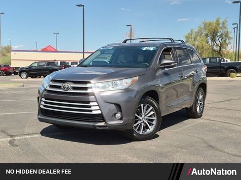 Used 2018 Toyota Highlander XLE FWD image 1