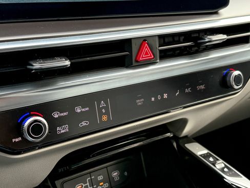 Certified 2025 Kia Sorento SX Prestige image 21