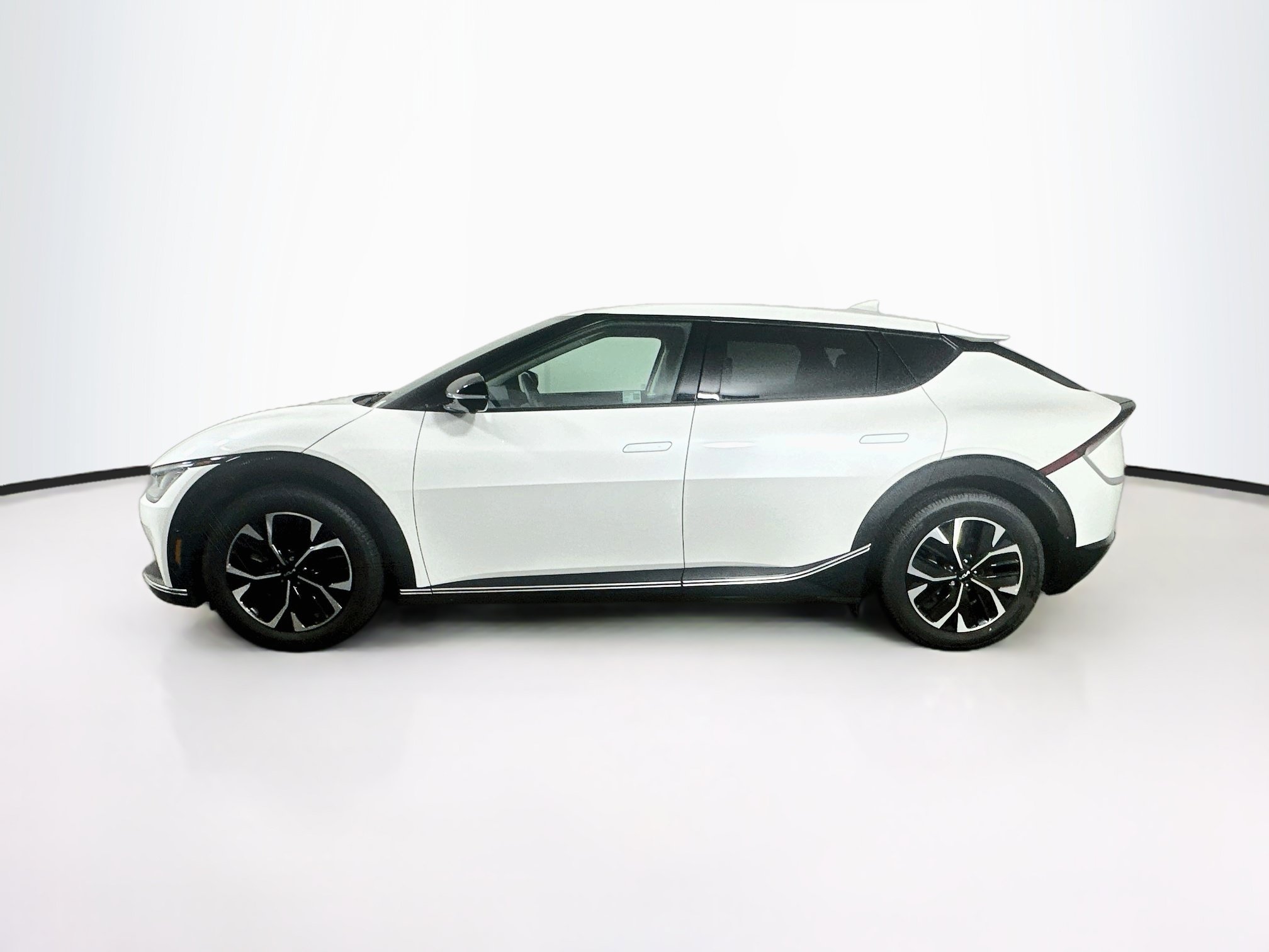 Used 2024 Kia EV6 Wind w/ Wind Technology Package AWD/4WD image 4