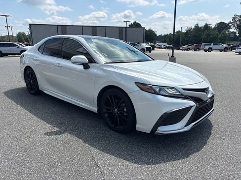Used 2021 Toyota Camry XSE FWD image 9