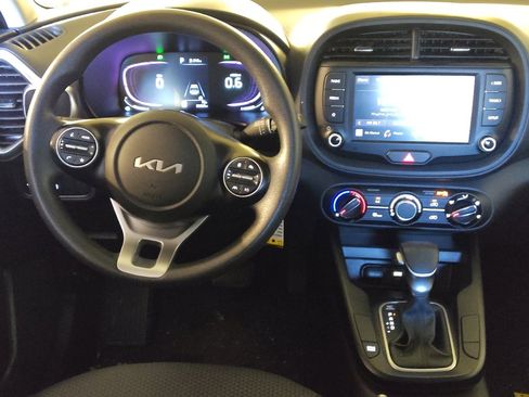 Used 2023 Kia Soul LX w/ LX Technology Package image 22