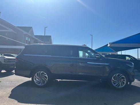 New 2026 Lincoln Navigator L Reserve AWD/4WD image 4