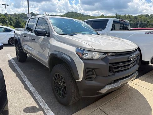 Used 2026 Chevrolet Colorado Trail Boss AWD/4WD image 2