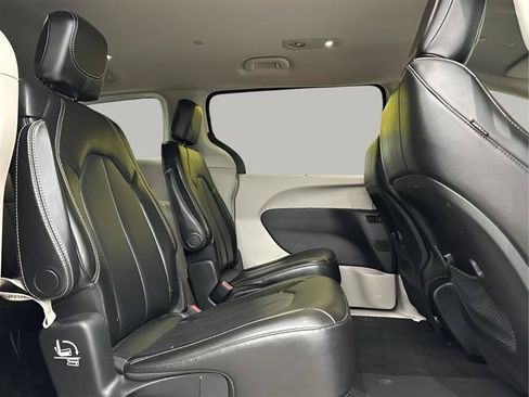 Used 2020 Chrysler Voyager Lxi FWD image 23