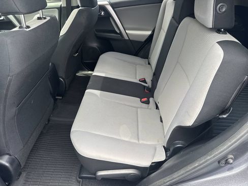 Used 2016 Toyota RAV4 XLE w/ Four Season Floor Mat Package AWD/4WD image 19