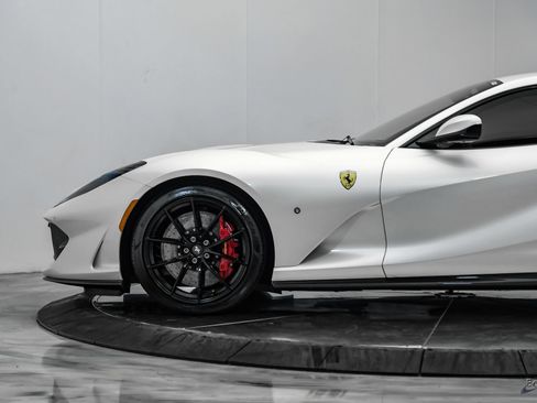 Used 2019 Ferrari 812 Superfast RWD image 10