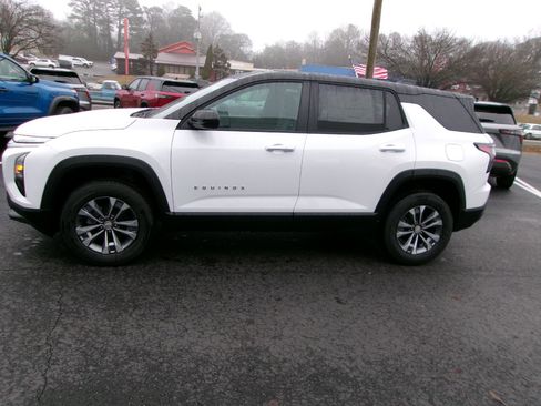 New 2026 Chevrolet Equinox LT w/ Convenience Package II FWD image 6