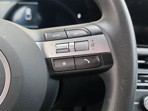 Certified 2025 Hyundai Santa Cruz SE image 13