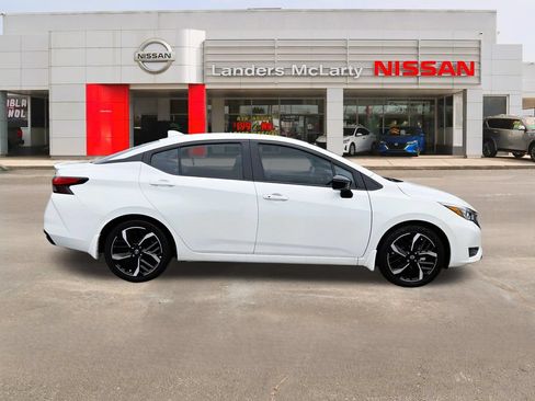 New 2025 Nissan Versa SR w/ Trunk Package FWD image 2