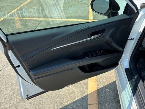 Used 2025 Toyota Camry XSE FWD image 43