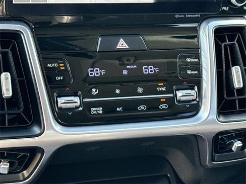 Used 2023 Kia Sorento EX image 21