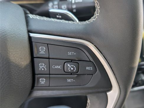 Used 2023 Jeep Grand Cherokee Altitude AWD/4WD image 24