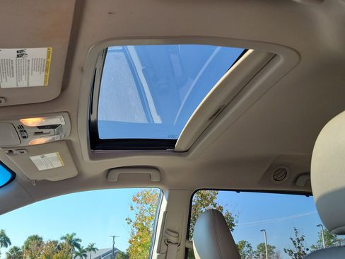 Used 2017 Toyota Sienna XLE Premium image 24