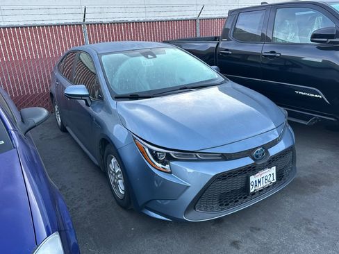 Used 2022 Toyota Corolla LE image 2