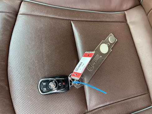 Used 2021 Buick Enclave Avenir w/ Avenir Technology Package AWD/4WD image 38
