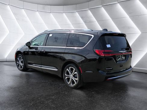 New 2026 Chrysler Pacifica Pinnacle FWD image 4