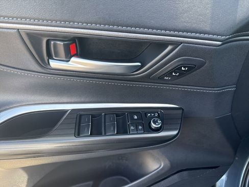 Used 2022 Toyota Venza XLE image 18