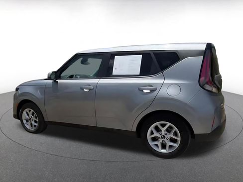 Used 2025 Kia Soul LX w/ LX Technology Package FWD image 10
