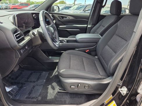 Used 2025 Chevrolet Traverse LT w/ Midnight/Sport Edition FWD image 4