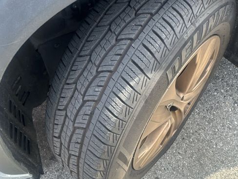 Used 2022 Toyota Highlander Bronze Edition image 3