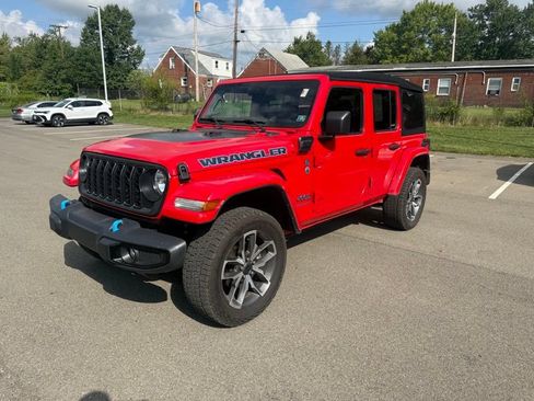 Used 2024 Jeep Wrangler Unlimited w/ Convenience Group AWD/4WD image 2