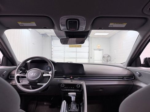 Used 2024 Hyundai Elantra SEL FWD image 24