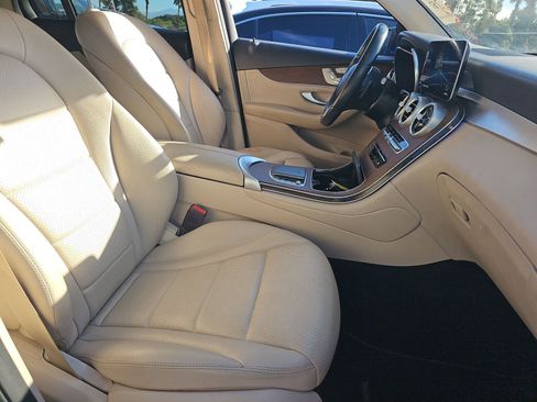 Used 2021 Mercedes-Benz GLC 300 GLC 300 w/ Premium Package image 10