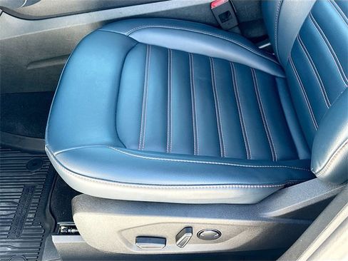 Used 2024 Ford Edge SEL w/ Sport Appearance Package image 18