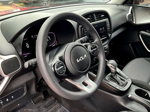 Used 2023 Kia Soul LX w/ LX Technology Package image 17