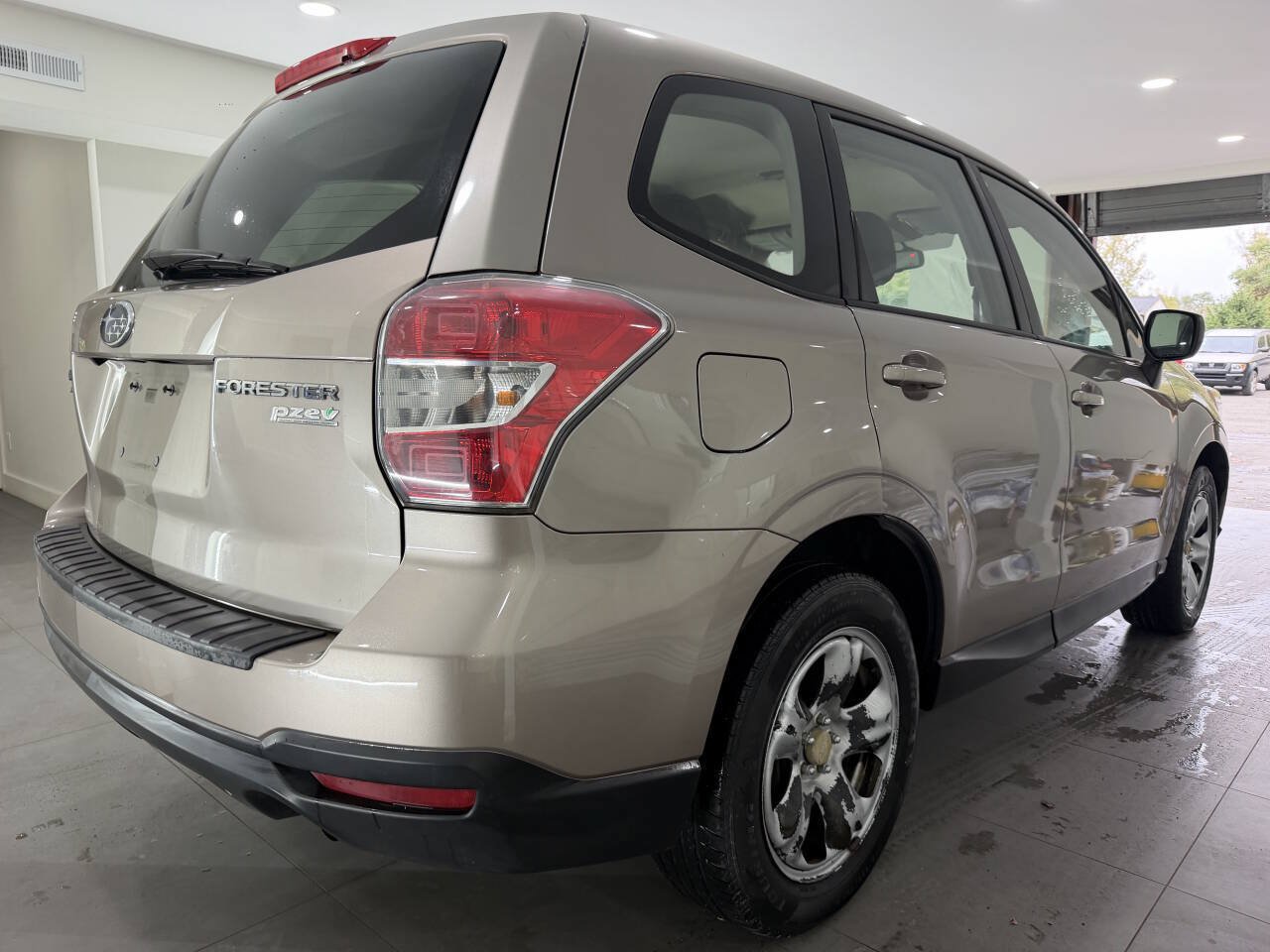 Used 2016 Subaru Forester 2.5i AWD/4WD image 7