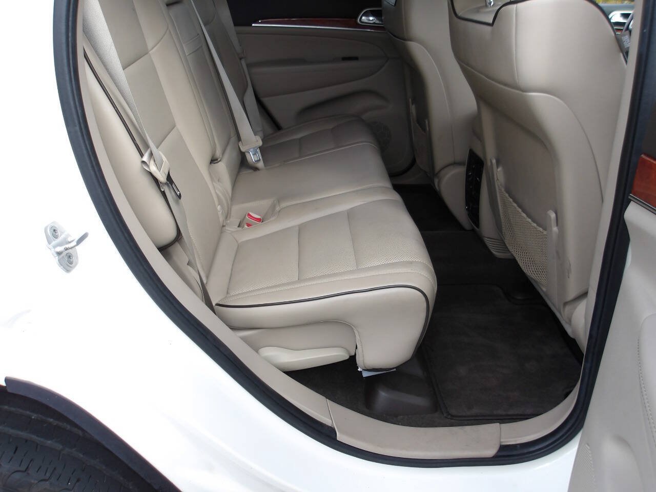 Used 2011 Jeep Grand Cherokee Overland AWD/4WD image 25