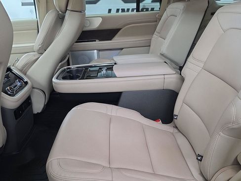 Used 2021 Lincoln Navigator Reserve AWD/4WD image 7