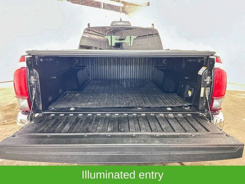 Used 2019 Toyota Tacoma TRD Off-Road image 15