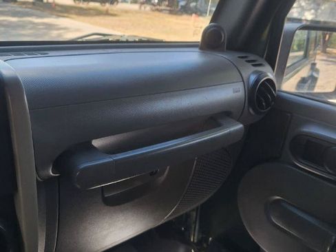 Used 2007 Jeep Wrangler Unlimited Sahara AWD/4WD image 28
