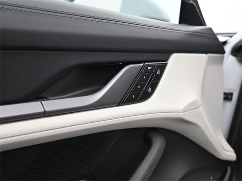 New 2025 Porsche Taycan image 15