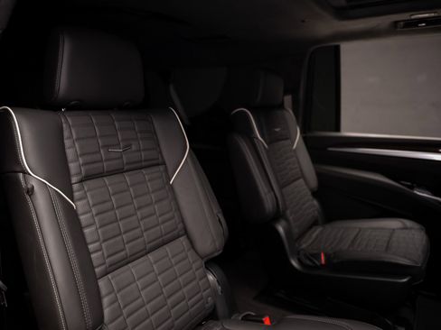 Used 2025 Cadillac Escalade ESV Premium Luxury Platinum AWD/4WD image 66