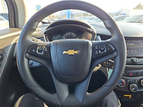 Certified 2022 Chevrolet Trax LS w/ Tint and Cruise Package image 24