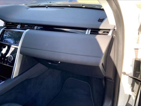 Used 2020 Land Rover Discovery Sport image 17