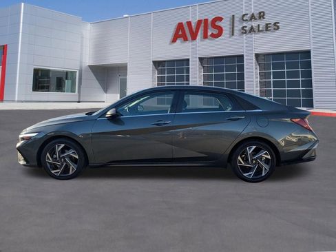 Used 2025 Hyundai Elantra SEL image 2