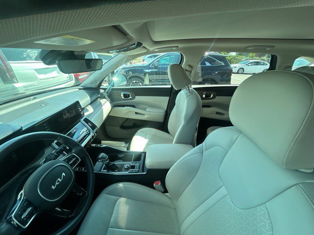 Certified 2023 Kia Sorento EX w/ Panoramic Sunroof Package FWD image 4