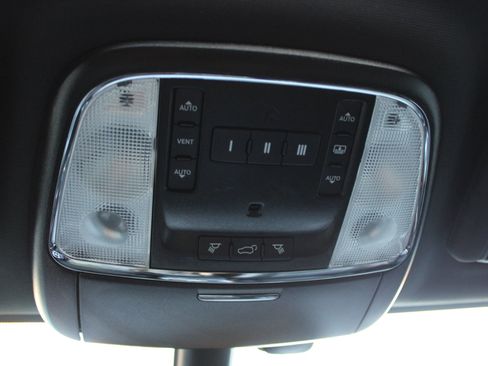 Used 2021 Jeep Grand Cherokee Limited w/ Luxury Group II image 31