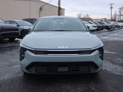 New 2025 Kia K4 LXS image 2