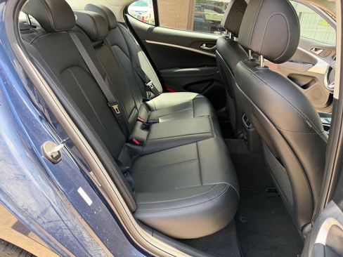 Used 2019 Genesis G70 2.0T Advanced RWD image 12