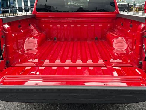Used 2024 Nissan Frontier SV w/ Technology Package RWD image 19