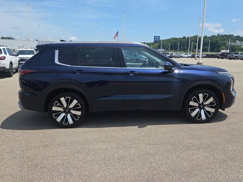 Used 2025 Mitsubishi Outlander AWD image 8