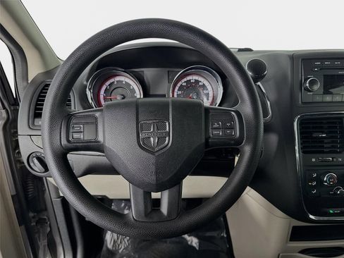 Used 2016 Dodge Grand Caravan SE w/ Quick Order Package 29E SE FWD image 12