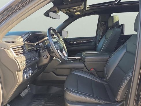 Used 2023 GMC Yukon XL Denali image 10